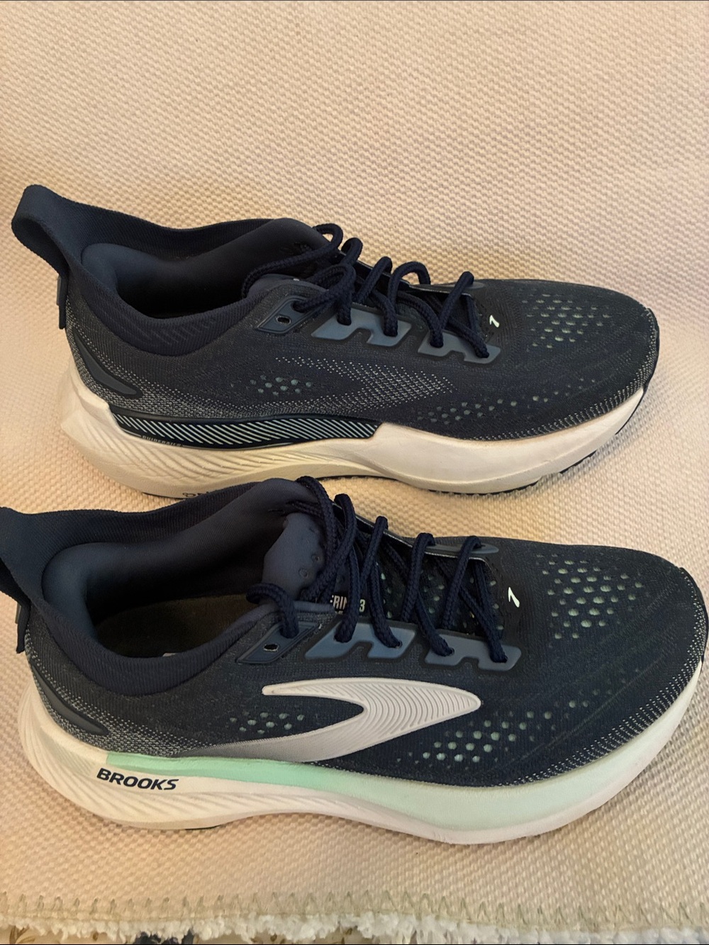 Brooks Glycerin GTS 23 Navy and White women’s Athletic Running Shoes Spellbound